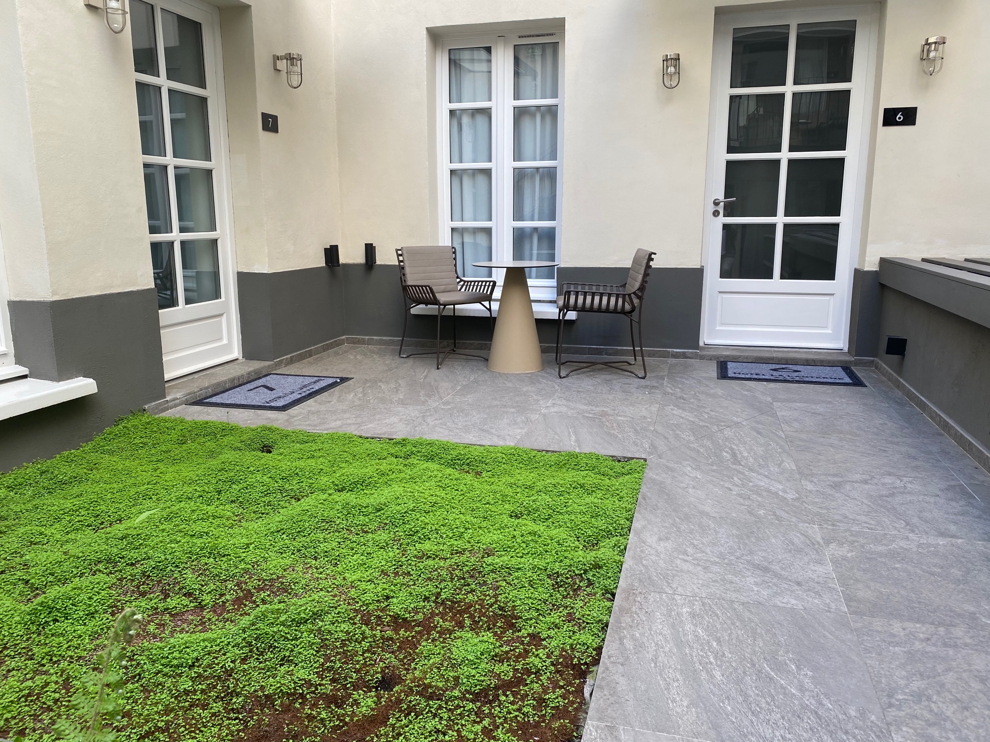 Terrasse et travaux d'extérieur dans un hotel parisien