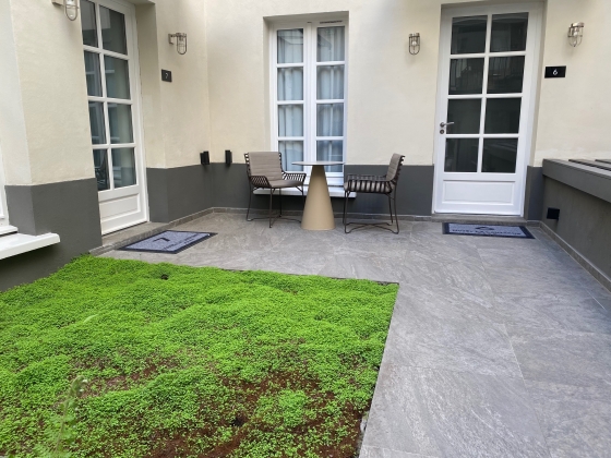 Terrasse et travaux d'extérieur dans un hotel parisien 